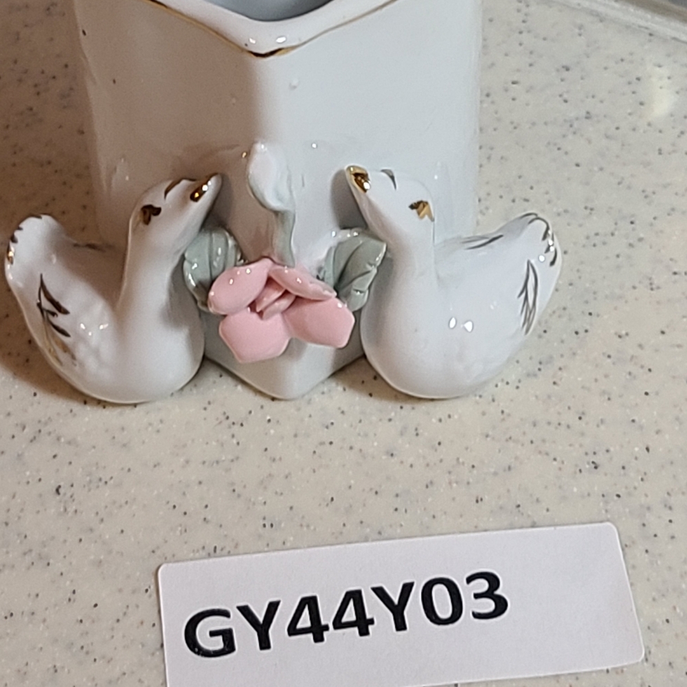 Vintage Ceramic Double White Swan With Pink Flower Trinket Holder 3" - Picture 5 of 16